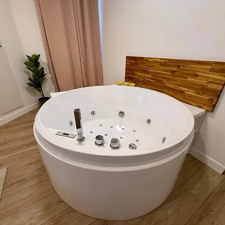 Apartment Nancy-Place, P20, Clim Jacuzzi Proche Centre Gare